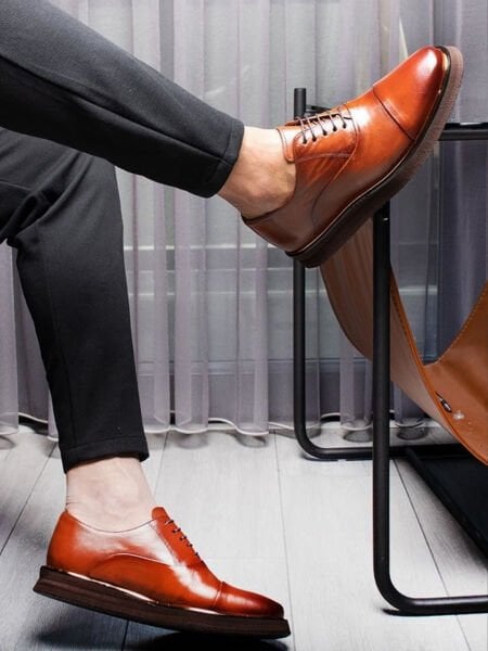 TÄGLICHE KLASSISCHE SCHUHE AUS ECHTEM LEDER MIT TABACO-EFFEKT TABA - 39