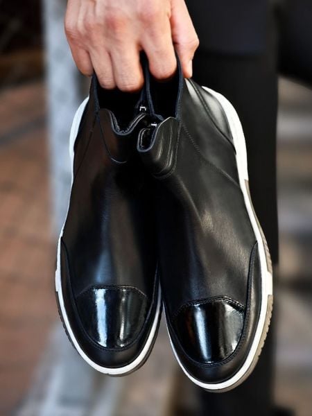 SCHWARZE CHUCK-STIEFEL AUS ECHTEM LEDER SCHWARZES SCHWARZES Lackleder - 42